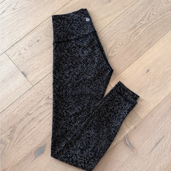 Lululemon Leggings Pant Full Length 27" size 4 black and white dotted - Picture 5 of 9